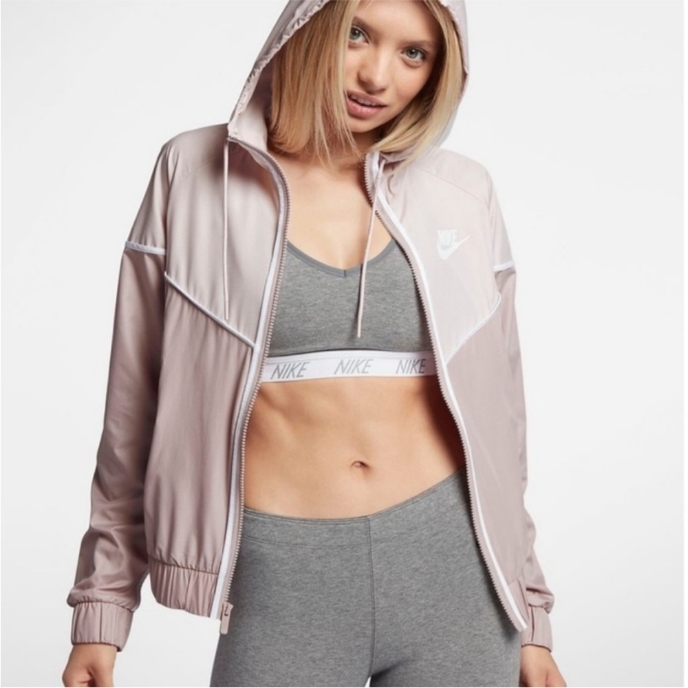 Nike windbreaker for girls/juniors.